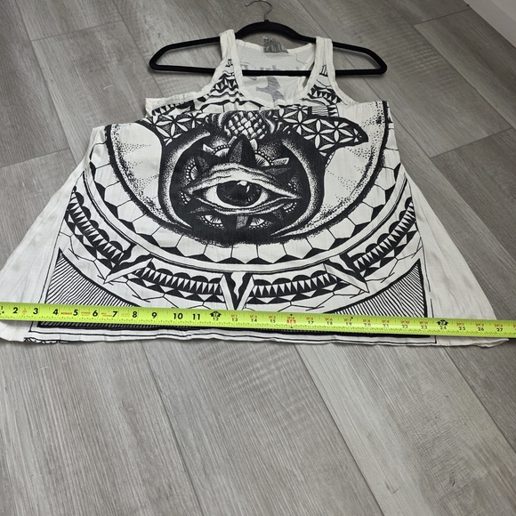 Urban White Graphic Women's Tunic - Picture 8 of 10